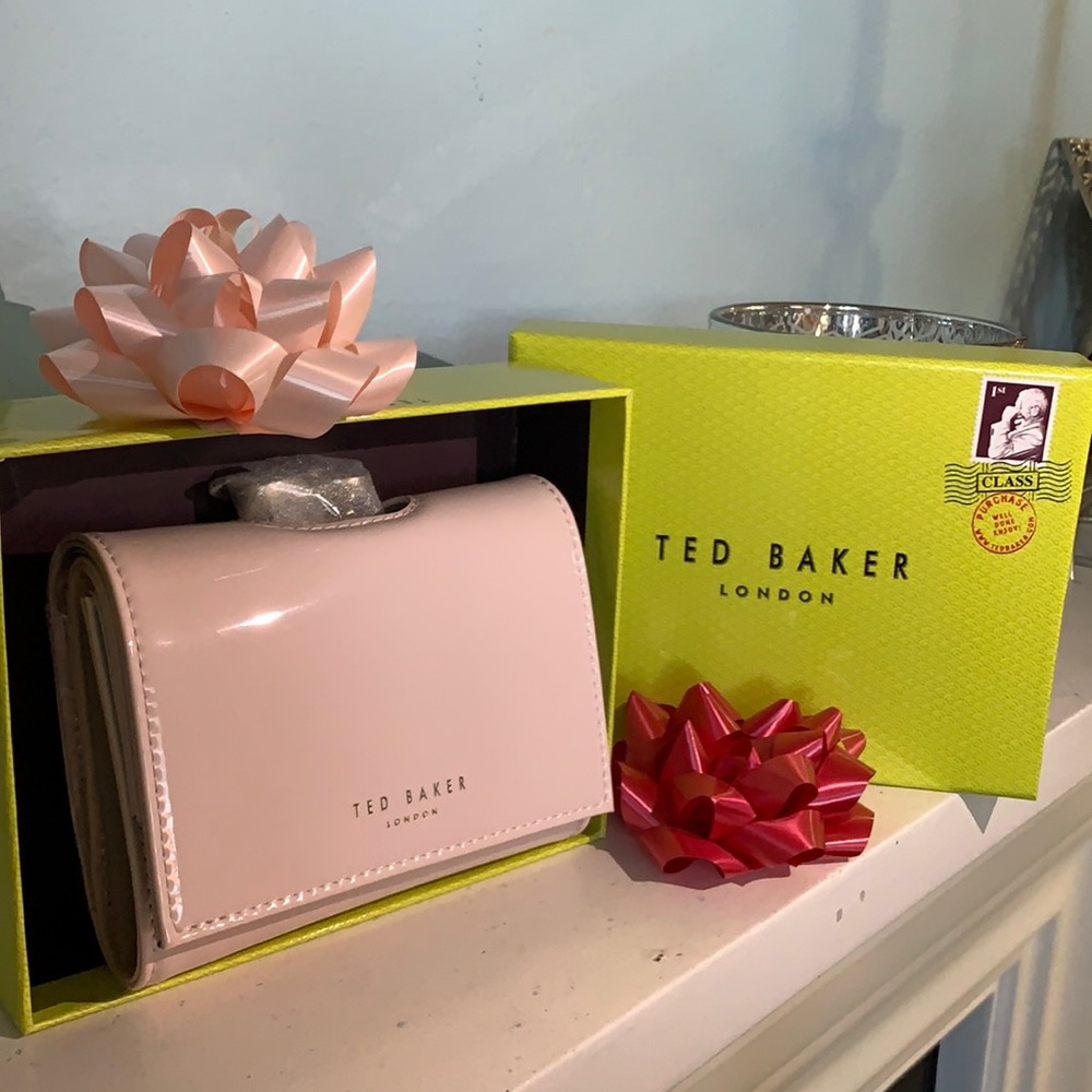 🎅🏽 Baby 🎵 …🎄 Gift 🎁 Eriynn Teardop Crystal MInaudiere
TED BAKER LONDON